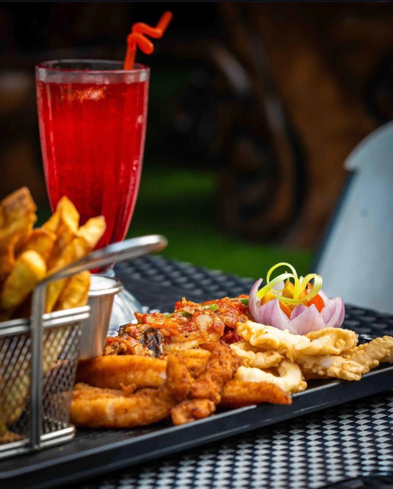 Seafood platter with calamari, fried fish and a Chapman